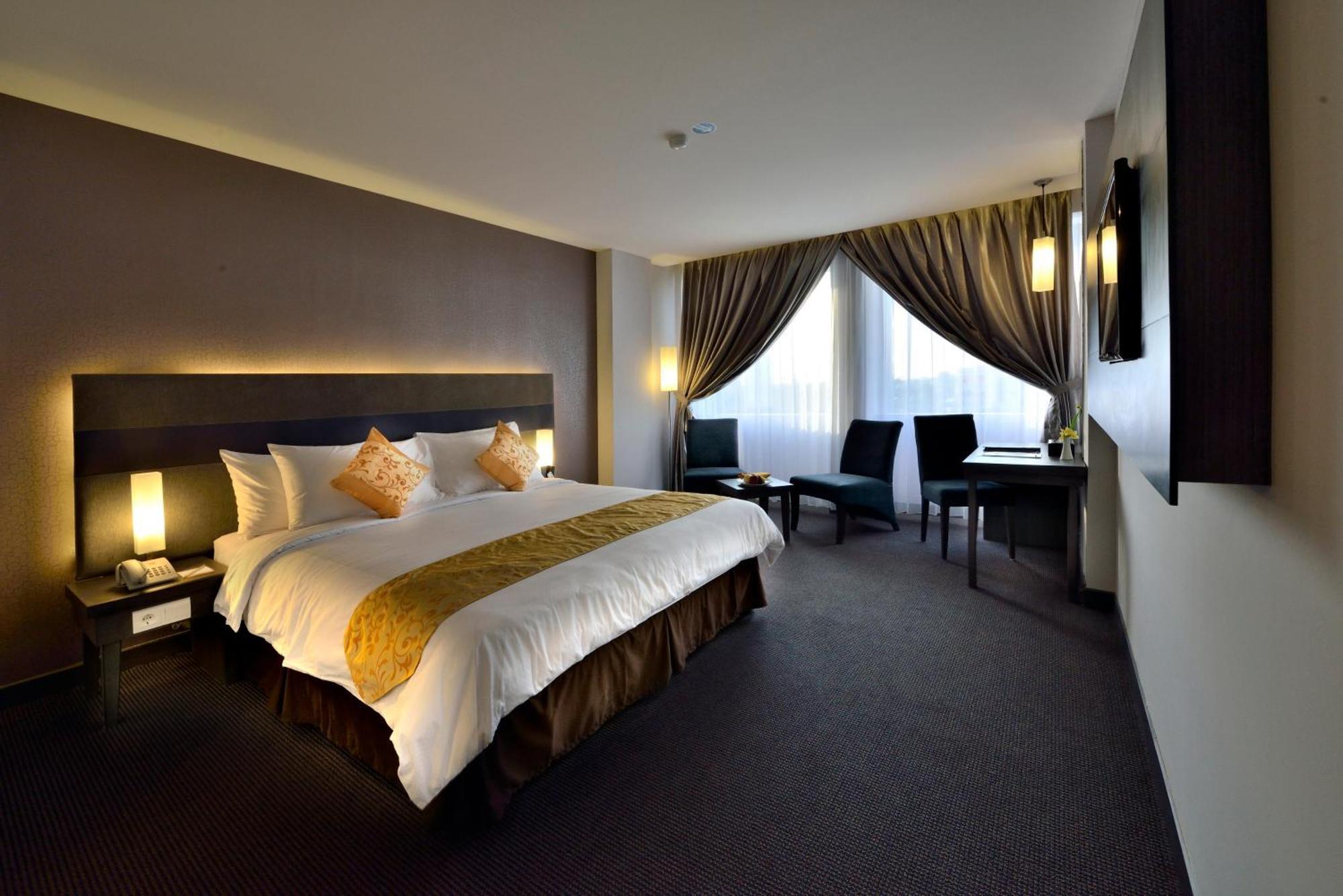 Tjokro Hotel Pakanbaru Exteriör bild