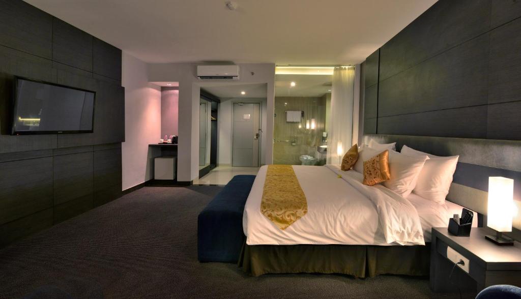 Tjokro Hotel Pakanbaru Exteriör bild